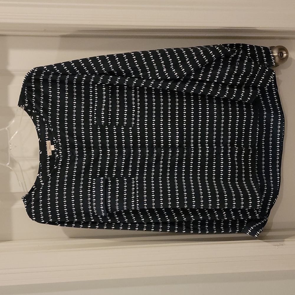 Navy and white long sleeve blouse. Great condition. Size XL Gap